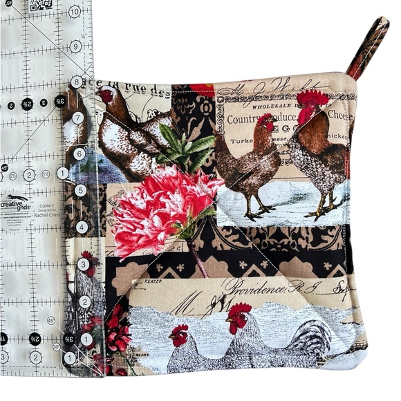 Hand Crafted Farmhouse Red Roosters Potholders Set Fabric Hot Mats Trivet - Picture 9 of 9